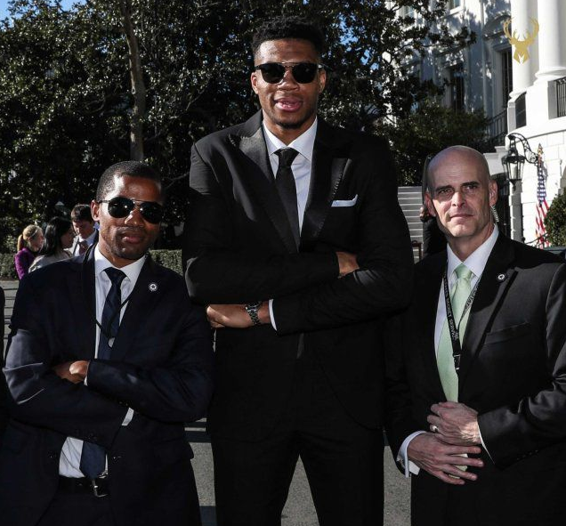  JackeyLove连续十二场比赛得分超过出色防守，雄鹿挑战极限！